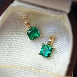 Grilgold 9K Gold French Retro Fine Emerald Zircon Small Box Charm, kj280